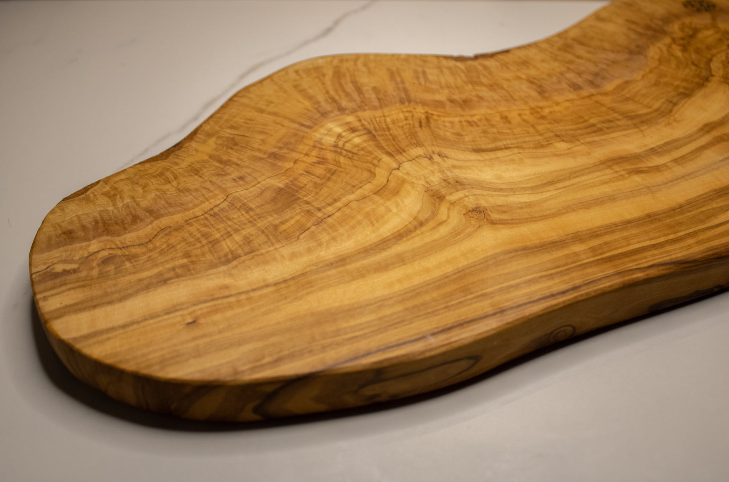 Grande planche en bois d'olivier | 45 x 22cm / 17.7 x 8.6