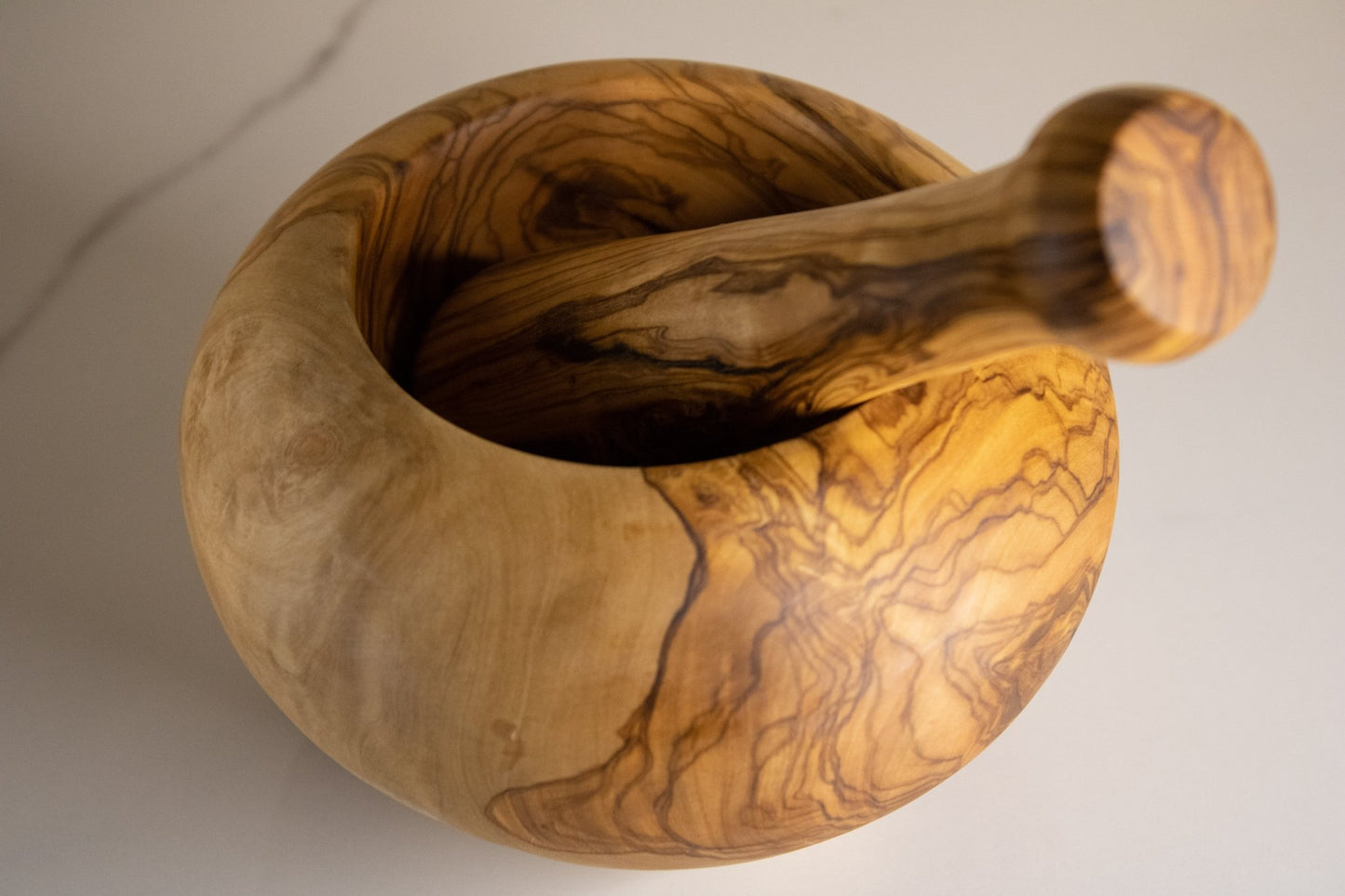 Mortier arrondi et pilon en bois d'olivier | Diamètre : 14cm - RusticOliveWoods